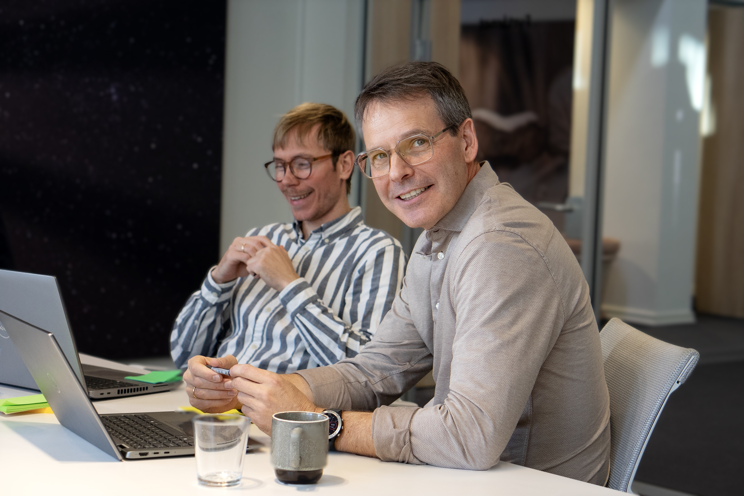 to lait medarbejdere holder møde om digital transformation